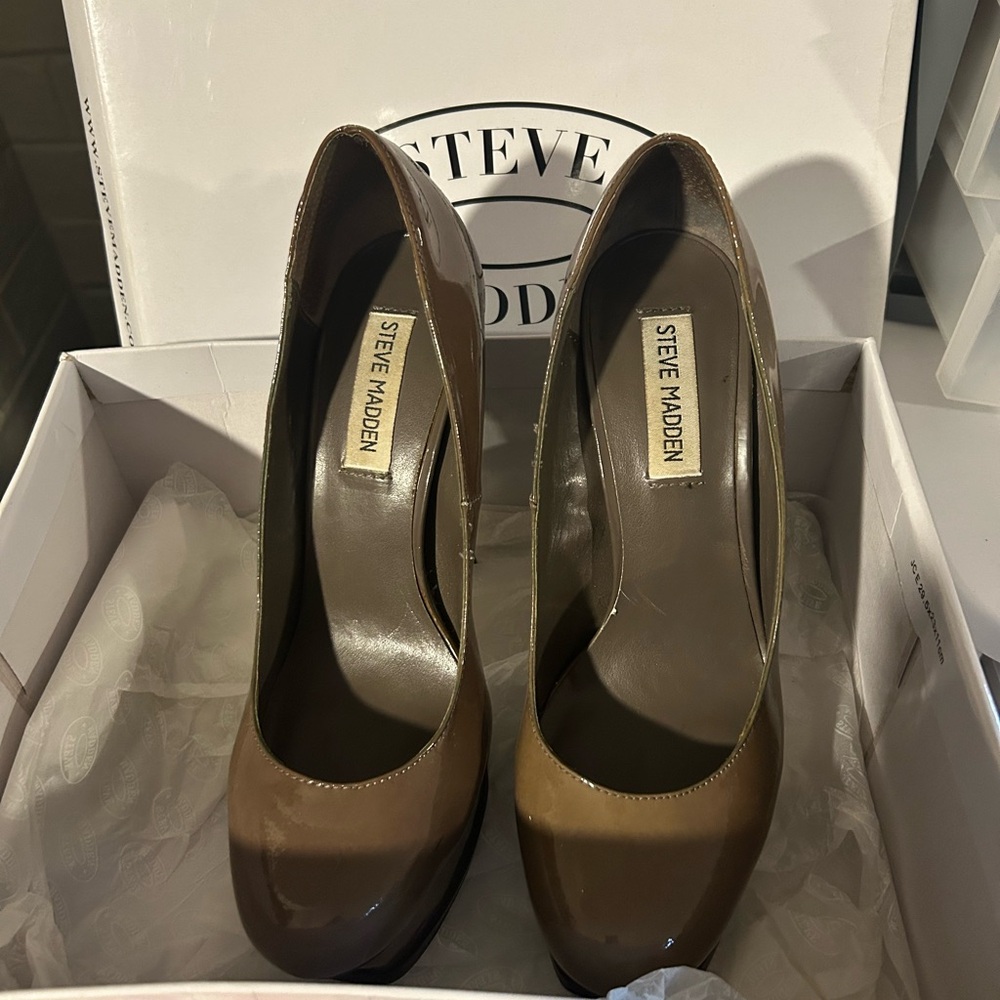 Steve Madden Glossy Grey Heels